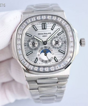 파텍필립 노틸러스 퍼페츄얼 캘린더 바게뜨 다이아 실버 컬러 시계 워치